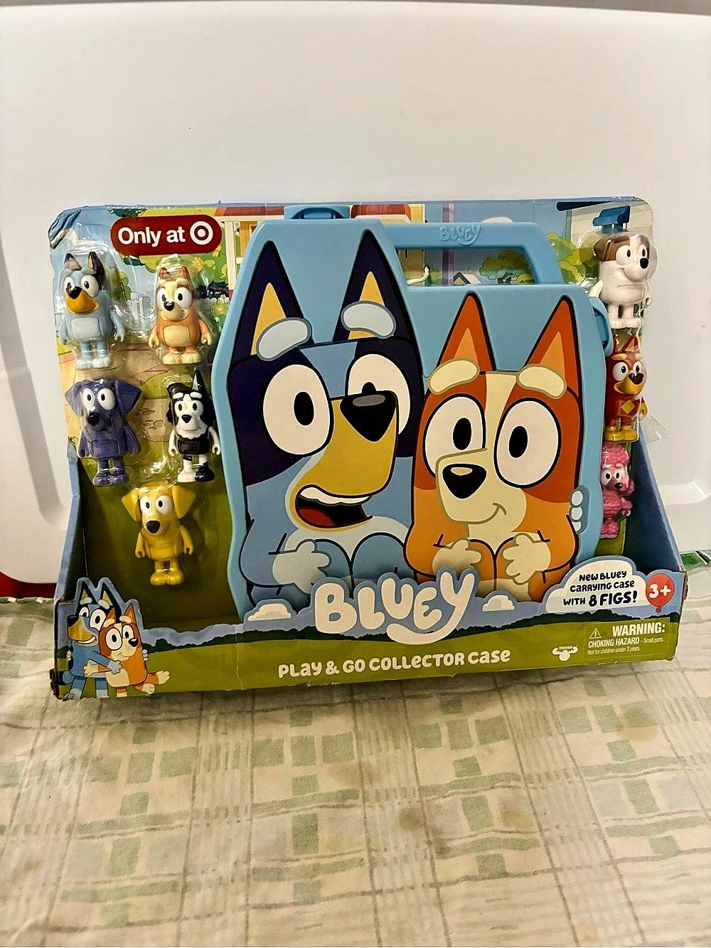 Bluey Carrying Case with 8 Figures Playset in Blue & Orange NWT